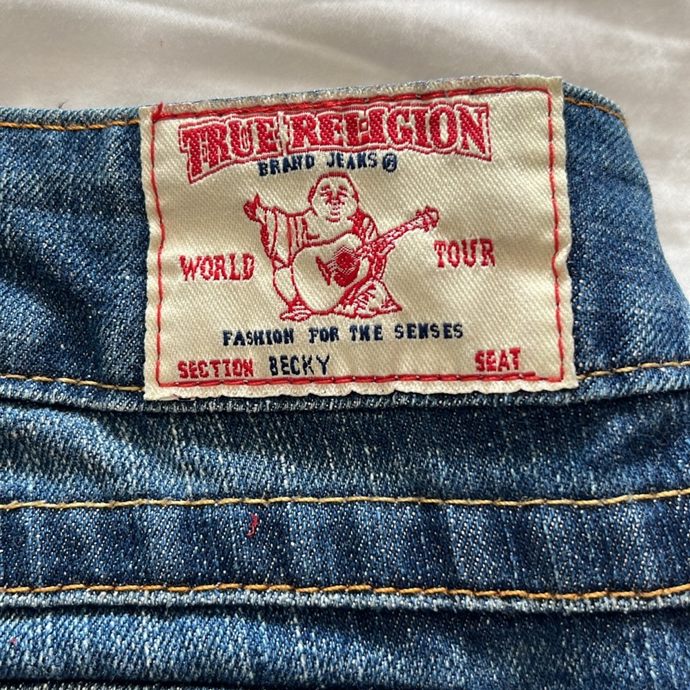 True Religion Jeans Becky Cut Off Hem Frayed/Small Hole Distressed Size 32 - Picture 11 of 16